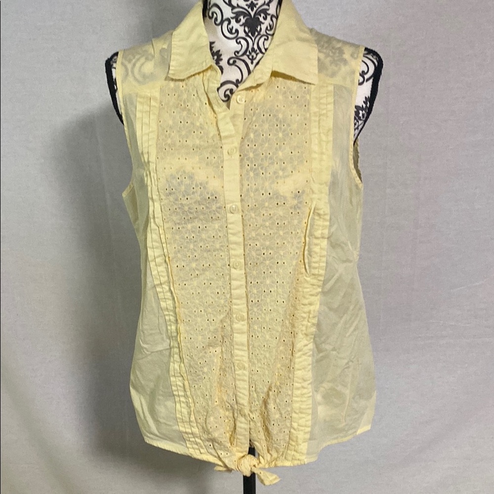 Dress Barn Soft Yellow Eyelet details Sleeveless Ruffled Blouse Large